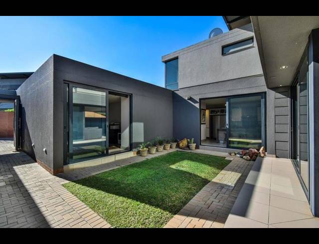 4 BEDROOM CLUSTER FOR SALE IN WATERKLOOF RIDGE
